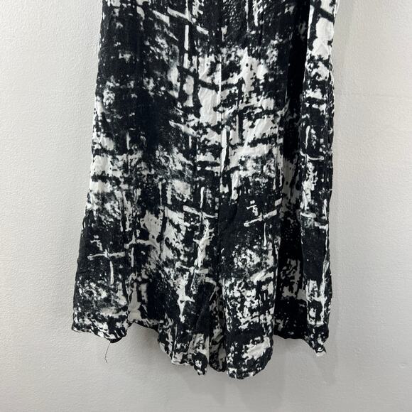 LEITH Black White Graphic Print Sleeveless V-Neckline Rayon Romper Size XS - Picture 2 of 9